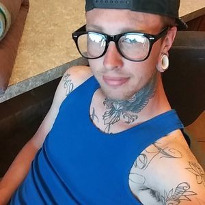 Meet your Posher, Levi